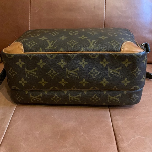 🌟Beautiful Louis Vuitton Nile MM Shoulder Bag or Crossbody🌟 - Picture 4 of 16